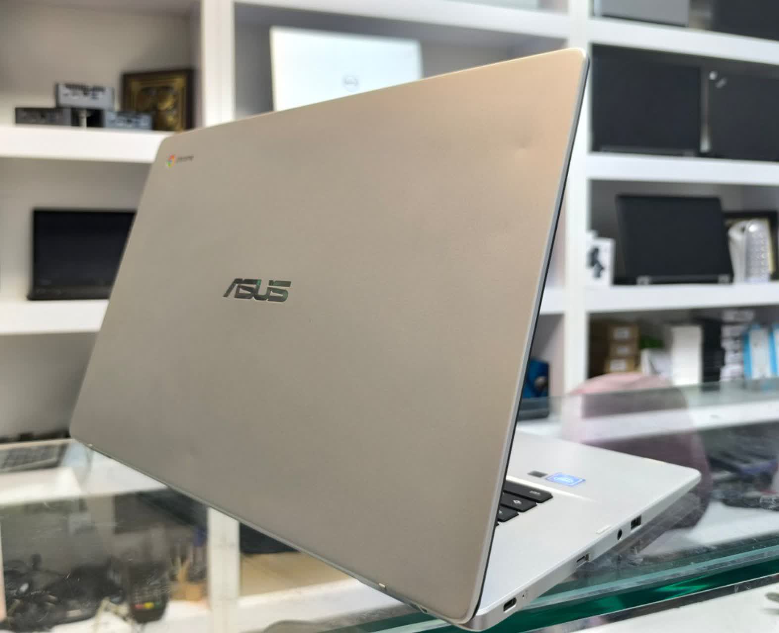 ASUS Chromebook C523N