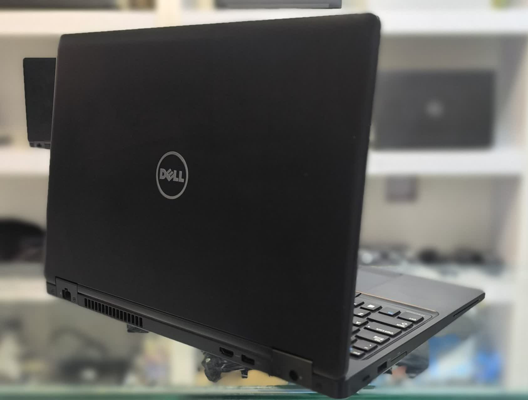Dell Precision 3520 | Core i7-6820